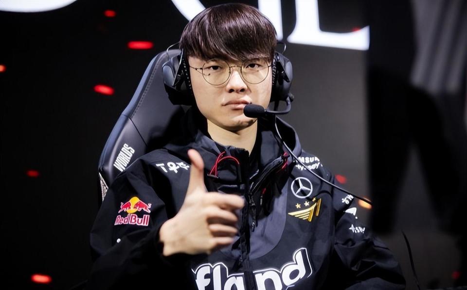 RNG赛后胜者群访：妮蔻是目前很强势的中单，队伍尚未找到解法